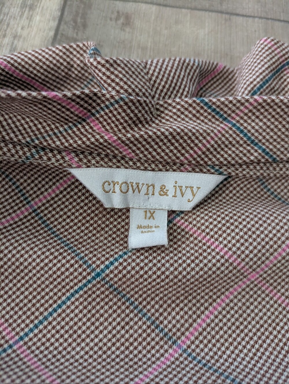 Crown & Ivy Shirt Womens 1X Tan Plaid Ruffle Split Neck Tunic Long Sleeve - Picture 2 of 9